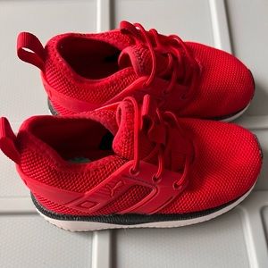Red puma sneakers 8c